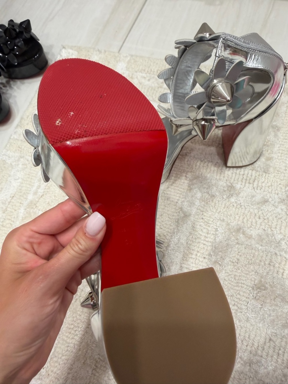 Christian Louboutin Daisy Spike Metallic Silver Ankle Cuff Sandals - Picture 5 of 6